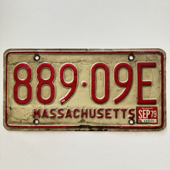 Vintage MASS 1979 70s 80s White Red Massachusetts License Plate 889-09E Auto Tag - Picture 1 of 2